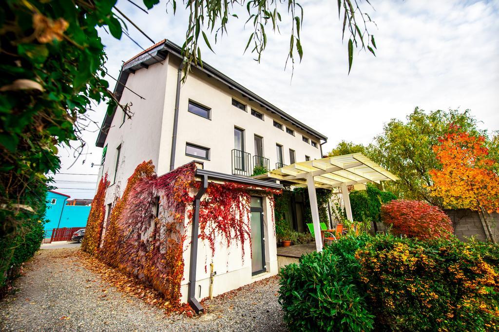 May Residence Dumbravita  Exterior photo