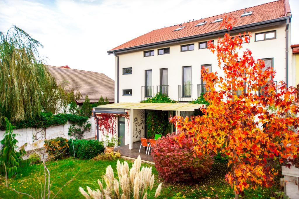 May Residence Dumbravita  Exterior photo